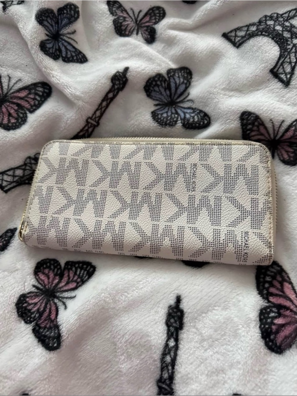 Michael Kors Cream and Gray Logo Zip-Around Wallet - Picture 3 of 3